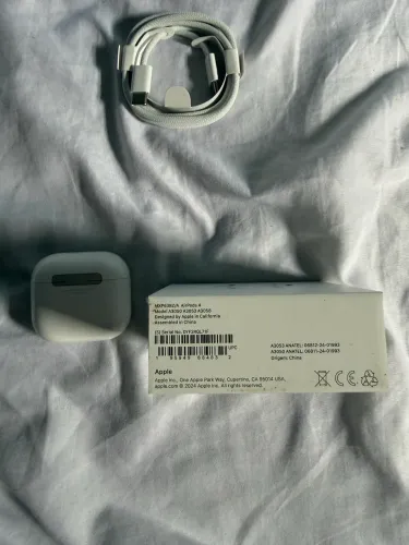 AirPods 4