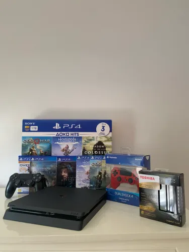 Playstation 4 Slim 1TB 2 joysticks 6 jogos e HD externo 2TB