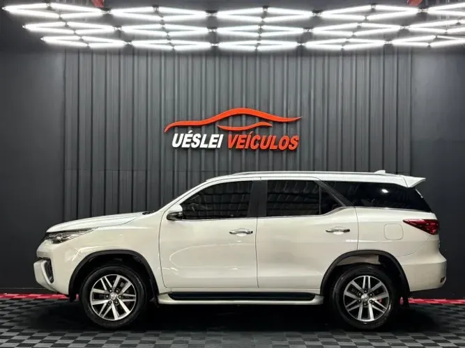 Toyota Hilux SW4 SRX 4X4 2.8 TDI 16V Dies. Aut. 2019