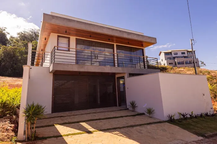 CASA NO CONDOMÍNIO ALTO DOS CUIABÁS - TIRADENTES