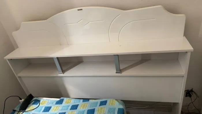 Vendo cabeceira de casal branco 1,44 de largura profundidade 20 cm