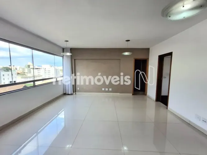 Apto para alugar com +- 101 m²; de área, 03 quartos, 01 suíte, 03 banheiros e 03 vagas.