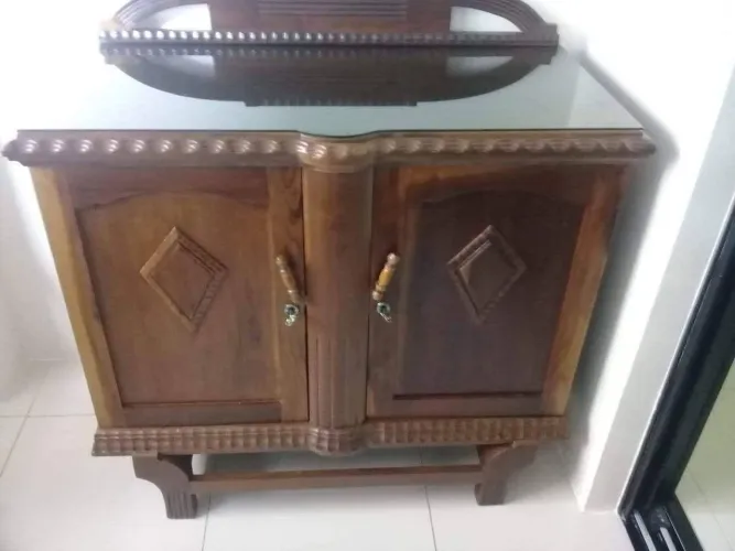 Restauração e concerto de móveis antigos  e externos e pintura de móveis!