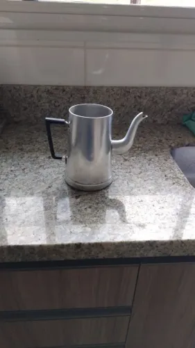 VENDO BULE / LEITEIRA DE ALUMÍNIO COM BICO FINO