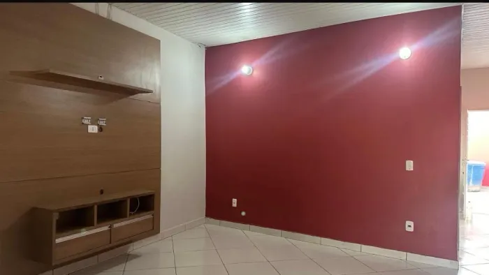 Vendo casa em Várzea Grande, proximo do supermercado Biglar