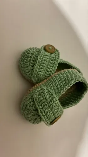 Sapatinho crochê verde