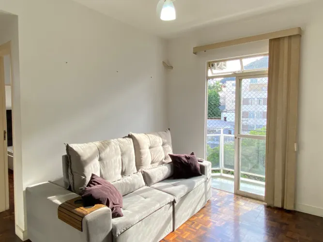 Apartamento mobiliado em frente à Praça do Cruzeiro para locação