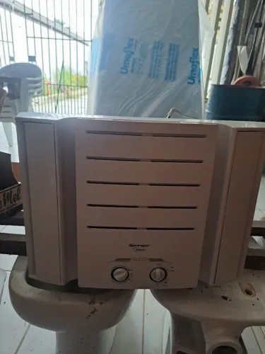 Ar-Condicionado de Janela 9k BTUs Springer Midea - Oportunidade!