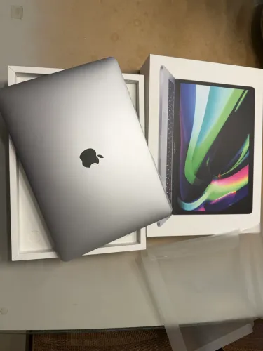 MacBook Pro 13 M1 - 8GB RAM - 512GB SSD - Touch Bar - Estado Impecável