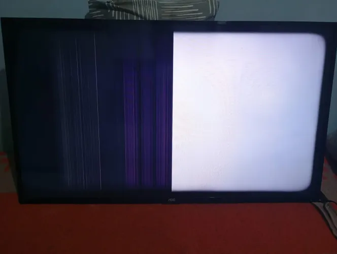 Smartv AOC 43 Led (Com defeito na tela)