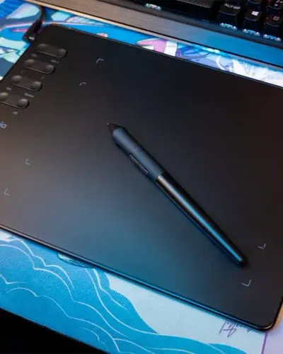 Mesa digitalizadora MT100 Zinnia na caixa com todos os acessórios