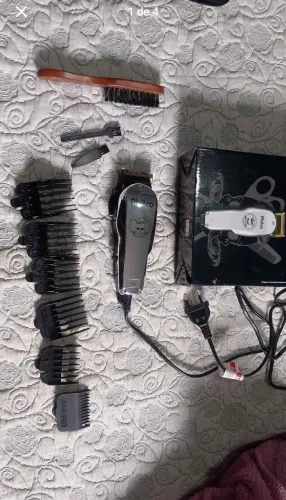 Máquina de cortar cabelo- foi usada apenas para o curso