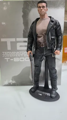 Exterminador do Futuro T2 T-800 Hot toys 1/6