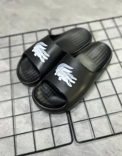 Chinelo Lacoste