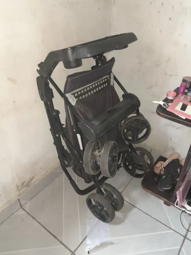 Vendo carrinho de bebê 