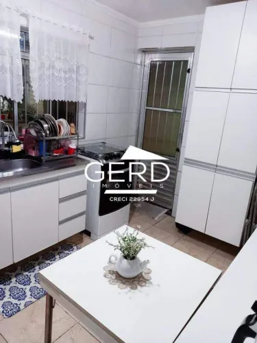 Sobrado à Venda na Cidade das Flores em Osasco | 4 Quartos, 2 Casas, 2 Vagas e ao Lado do