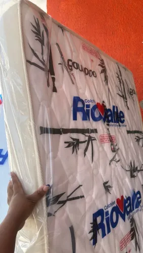 COLCHÃO DE SOLTEIRO BORDADO NA MALHA FRIA
