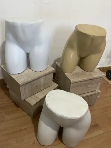 Tablado de MDF e manequins
