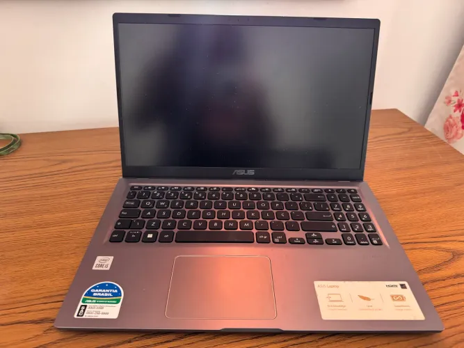 Notebook seminovo ASUS, única dona (não uso direito) 