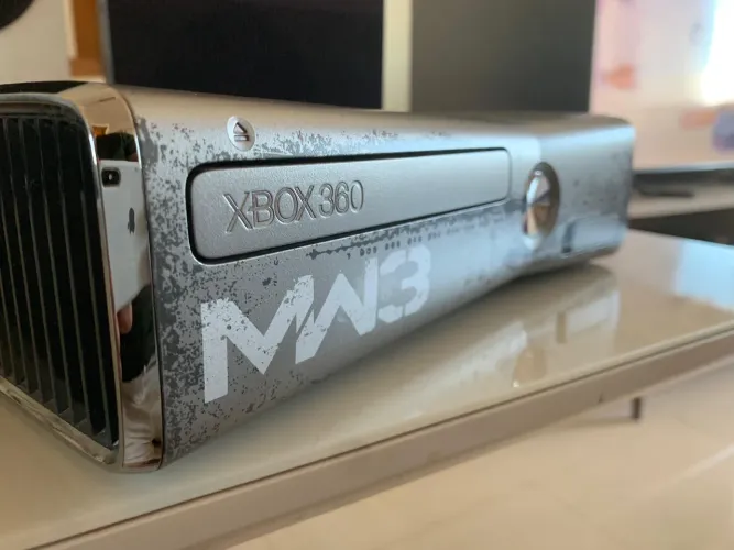 Xbox 360 edição especial MW 3 com dois controles originais