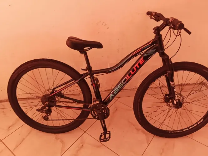 Bicicleta absolute aro 29 ótimo estado ,quadro 15,freios a óleo,pneus novos , valor 1800