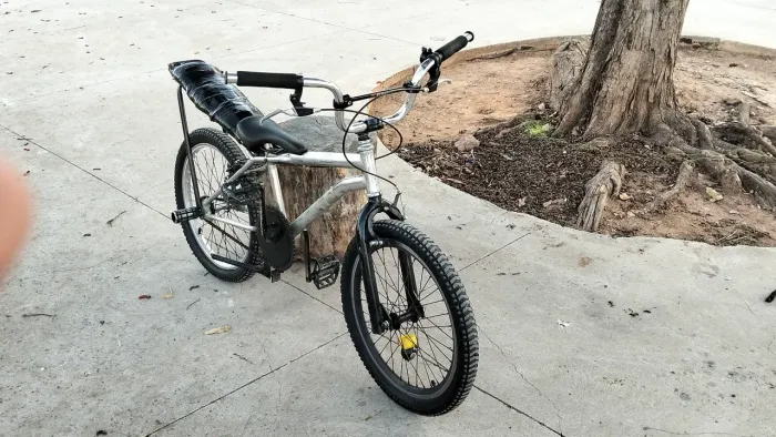Vendo bike montadinha aro 20 aberto para negociaçoes