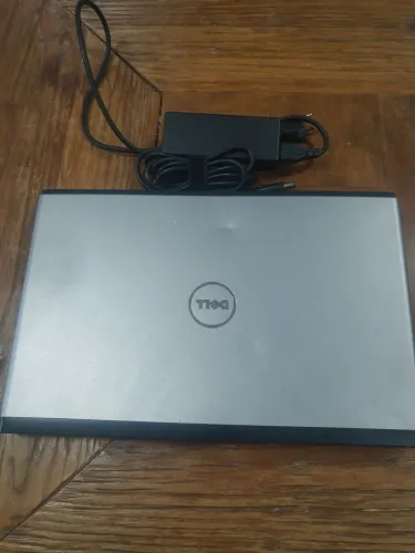 Notebook Dell VOSTRO 3500 Usado para peças com defeito na tela 