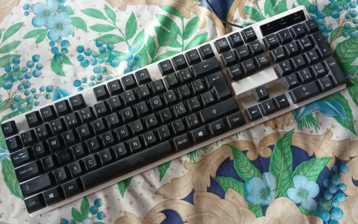 TECLADO USADO