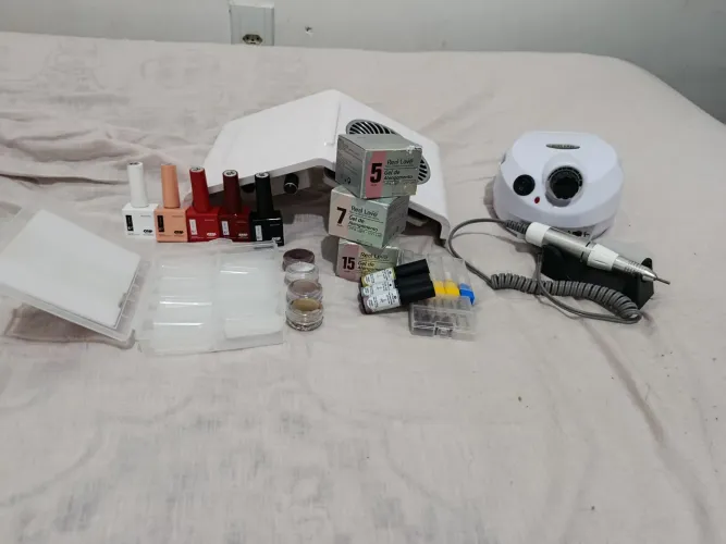 Kit básico para manicure. Unhas em gel