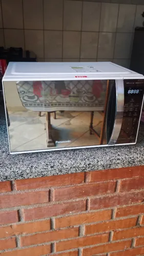 Microondas Panasonic semi-novo