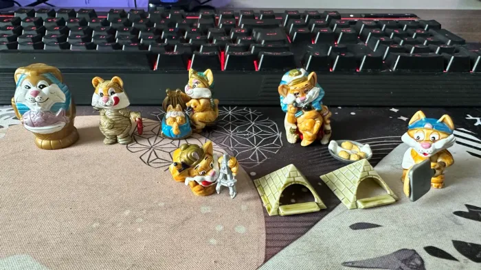 Gatos egipcios kinder ovo