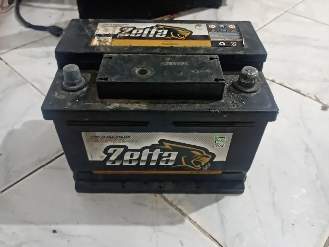 Vendo uma bateria de carro