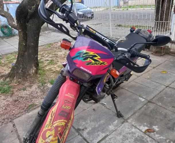 XR 200 com documentação em dia