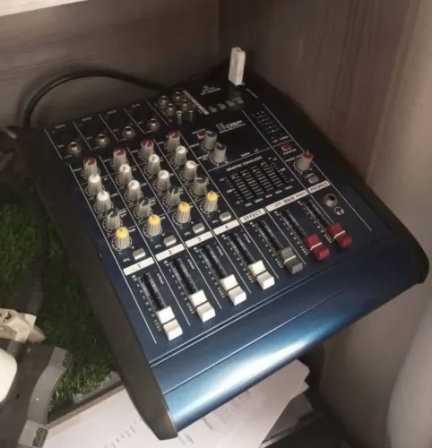 Mesa de Som Amplificada 500W