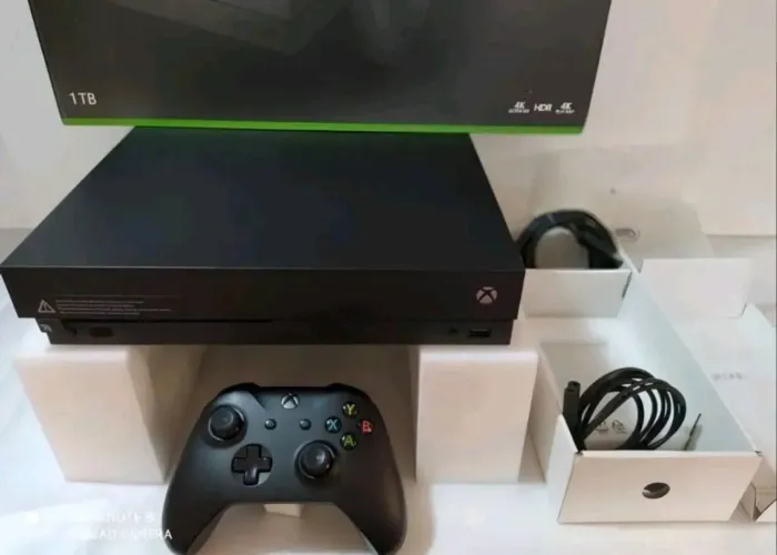 Xbox One S 500GB - Bem conservado