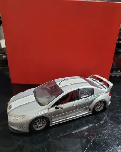 Miniatura 1:18 Peugeot 407 Silhouette race 