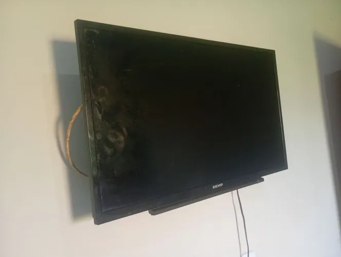 Televisão semi nova