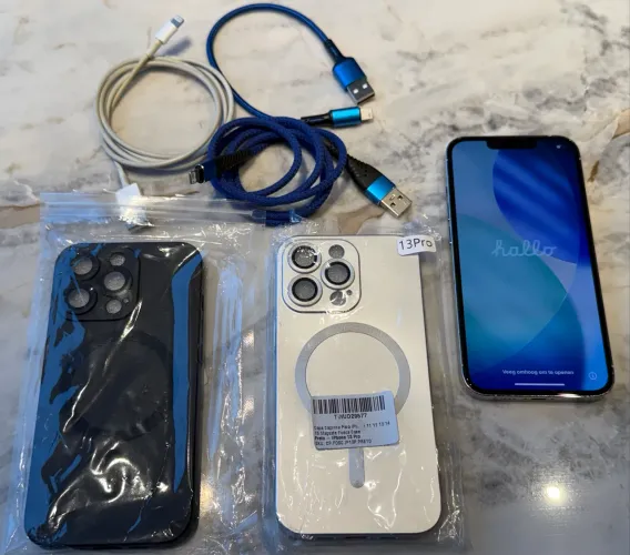Iphone 13 Pro + 2 capas + 3 cabos
