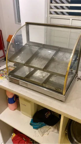 Estufa para salgados de dois andares.