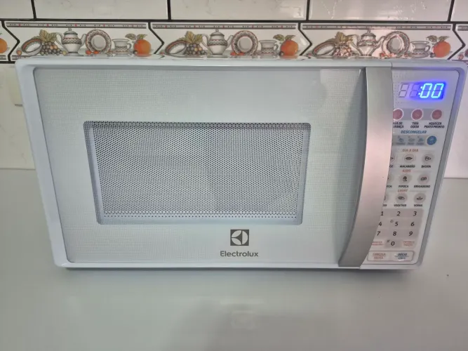 MICRO-ONDAS ELECTROLUX BRANCO - USADO