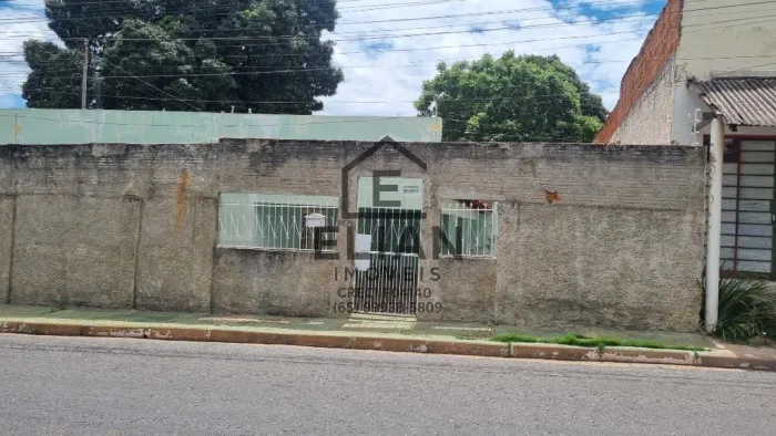Casa com ótima localização no b. Jd Leblon