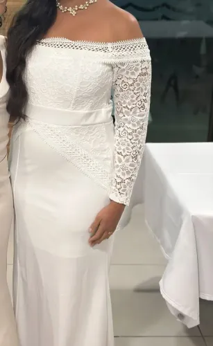 Vendo vestido de noiva com tudo incluso 200 reais já o menor valor
