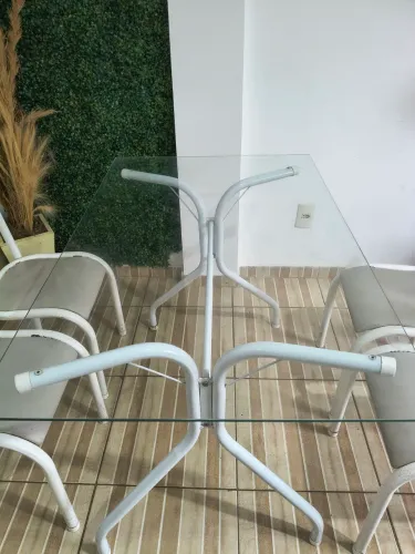 Vendo Conjunto Mesa de Jantar + 4 Cadeiras - Tampo de Vidro