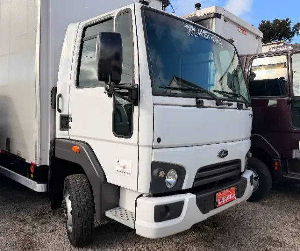 FORD CARGO 816S 2015 APENAS 52MIL KM ORIGINAIS COM BAÚ SIDER