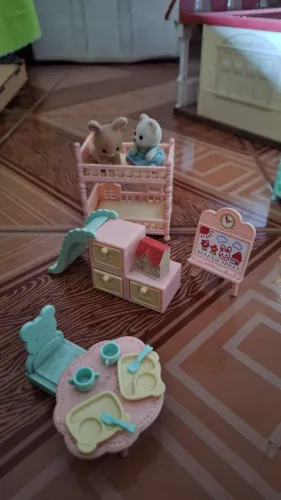 set quarto clássico do bebê Sylvanian Families