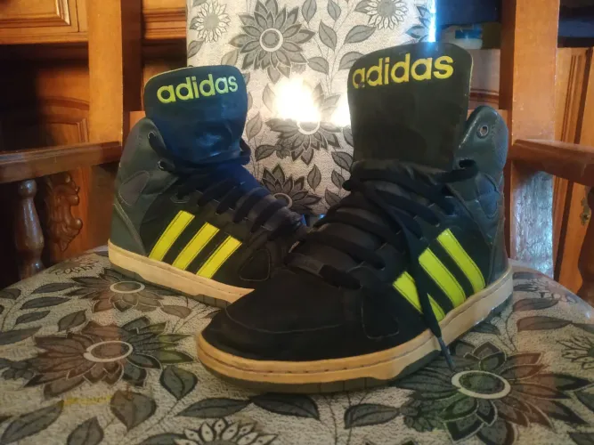 Tenis Adidas cano medio 38