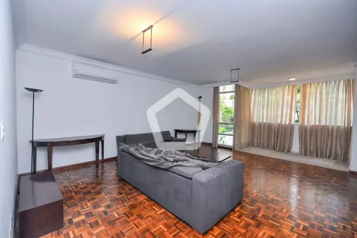 Apartamento de 4 quartos em Jardim Paulista com janelas amplas e boa iluminação