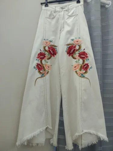 Calça jeans Farm bordada