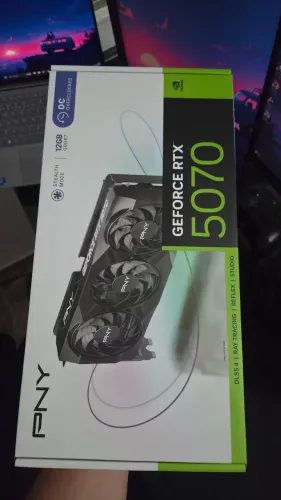 (Lacrada) RTX 5070 PNY Overclocked Triple Fan 12 GB