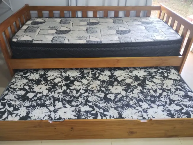 Cama solteiro com auxiliar madeira maciça